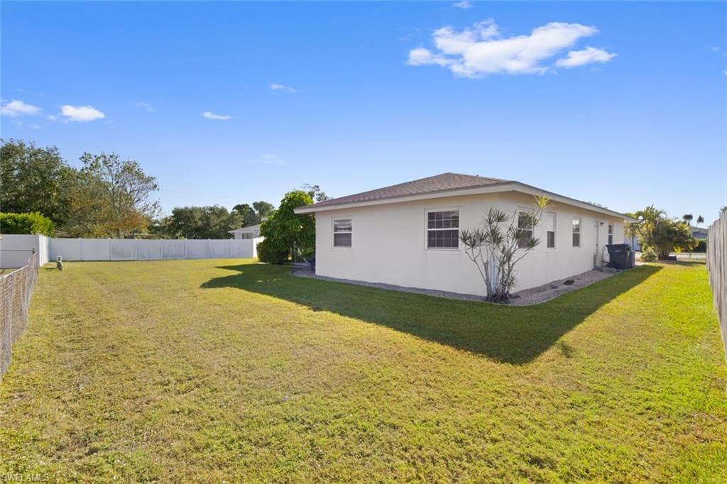 6944 Essex DR, FORT MYERS FL 33919-26