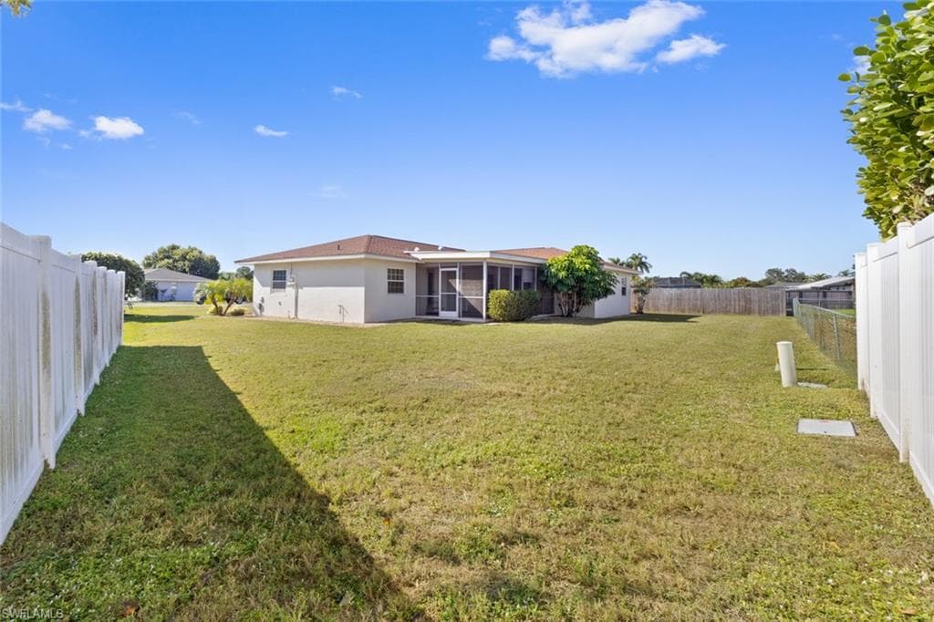 6944 Essex DR, FORT MYERS FL 33919-25