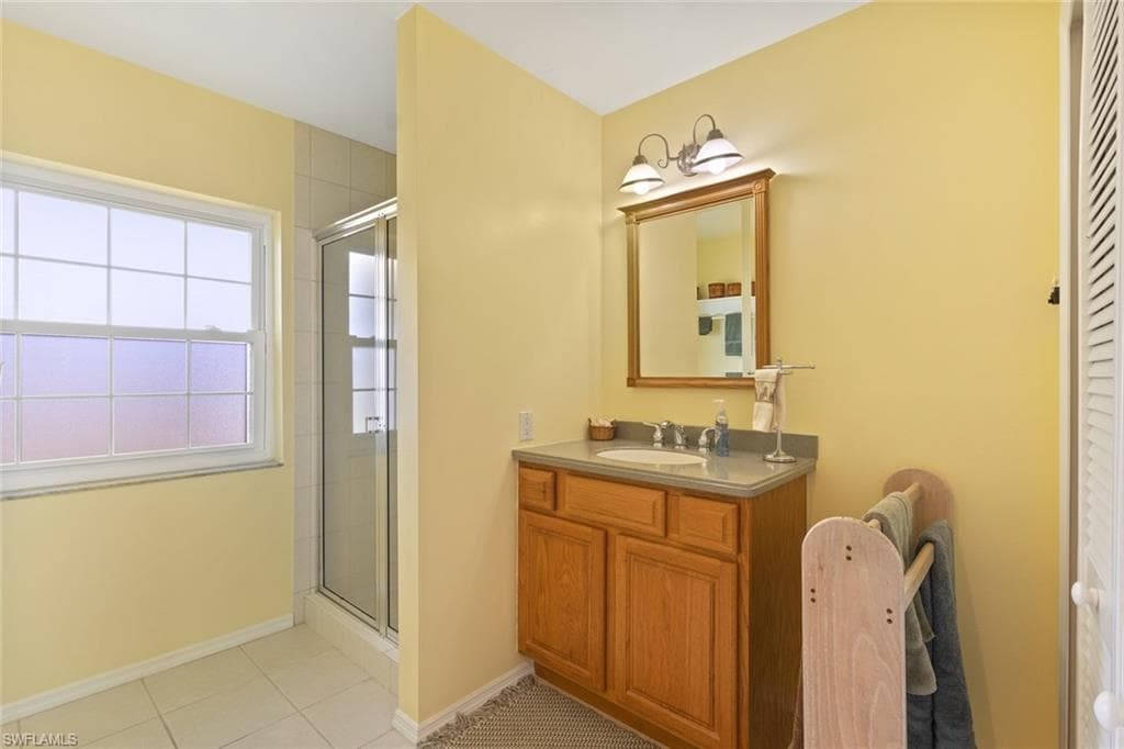 6944 Essex DR, FORT MYERS FL 33919-14