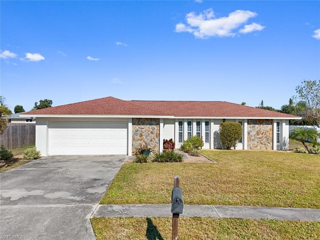 6944 Essex DR, FORT MYERS FL 33919-24