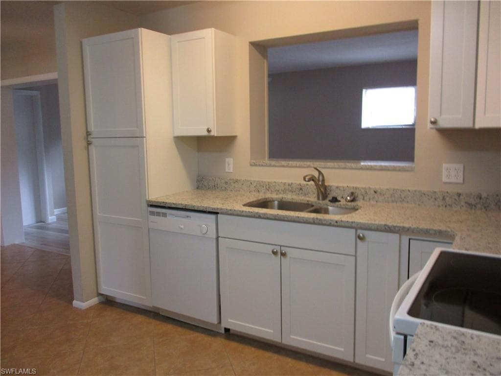 3745 Maxine ST, FORT MYERS FL 33901-1