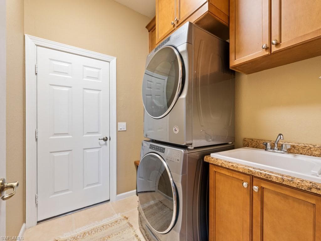 15954 Delasol LN, NAPLES FL 34110-17