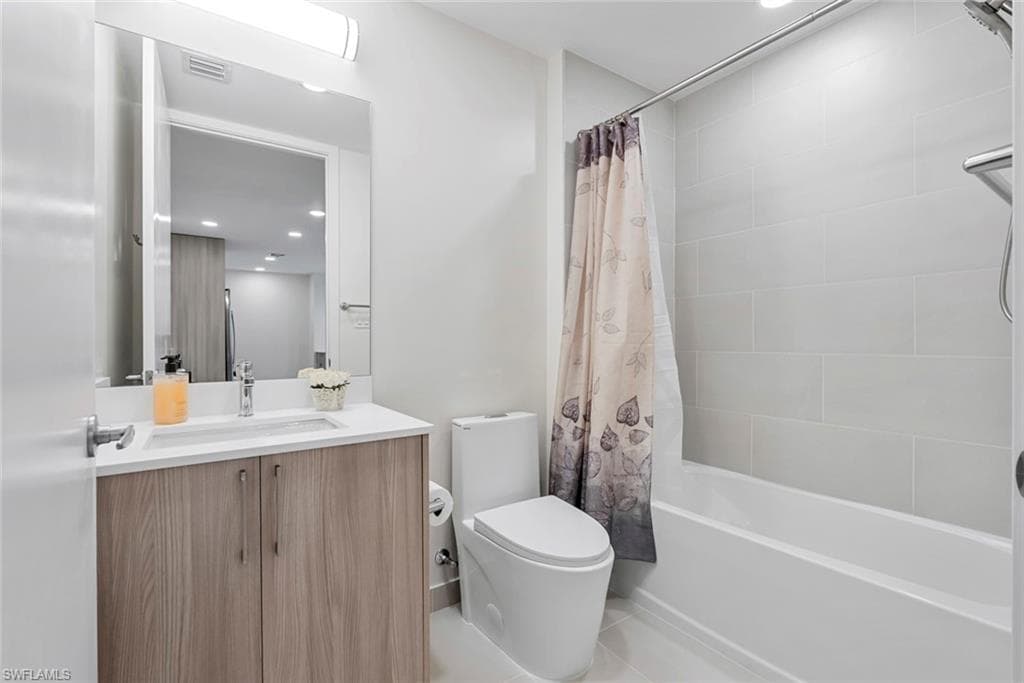 26600 Rosewood Pointe DR # 203, BONITA SPRINGS FL 34135-11