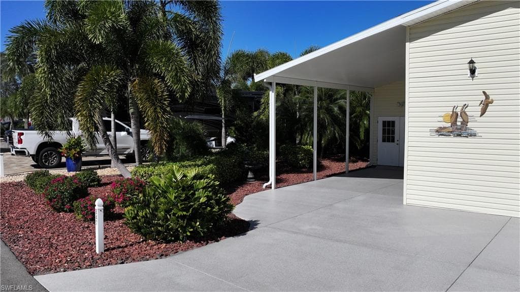 10015 Parkwood DR, FORT MYERS FL 33905-5