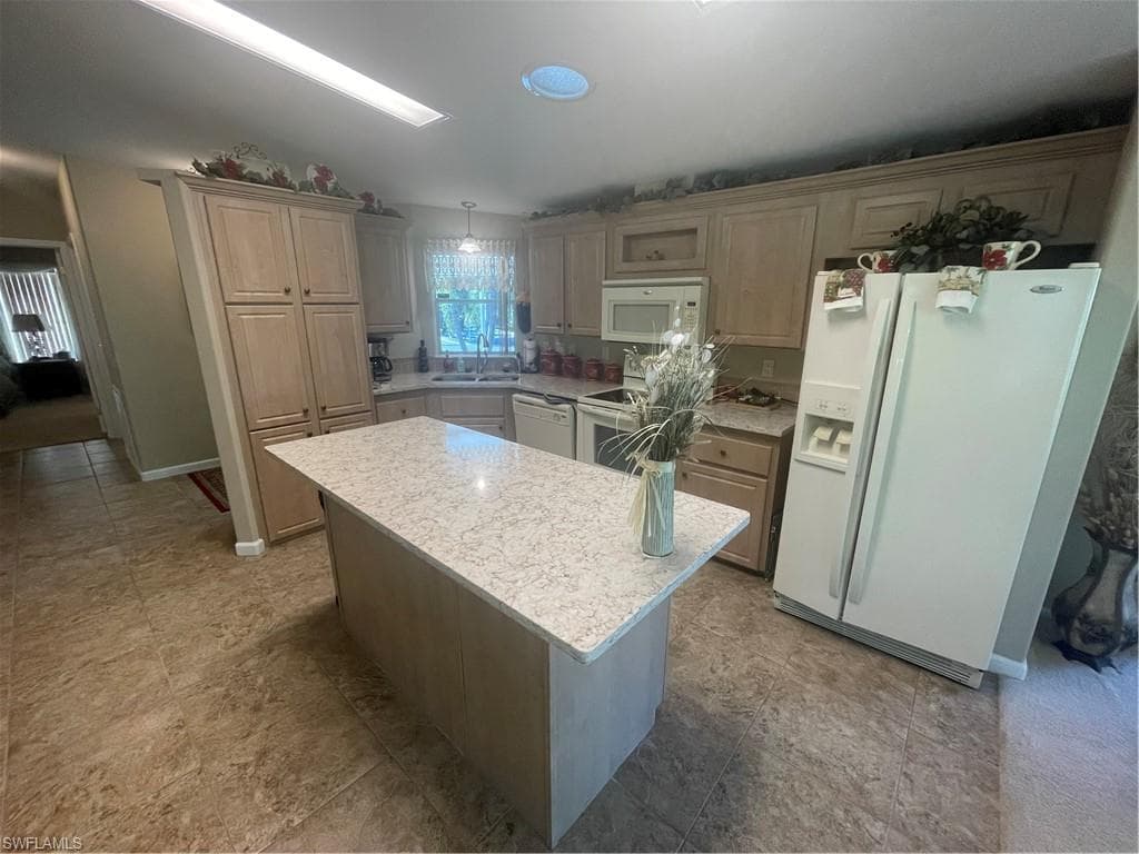 10015 Parkwood DR, FORT MYERS FL 33905-16