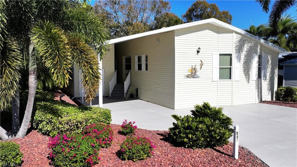 10015 Parkwood DR, FORT MYERS FL 33905-6