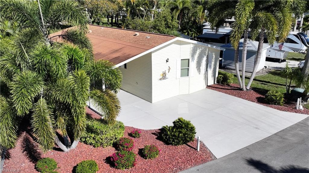 10015 Parkwood DR, FORT MYERS FL 33905-2