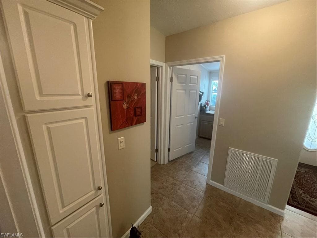 10015 Parkwood DR, FORT MYERS FL 33905-29