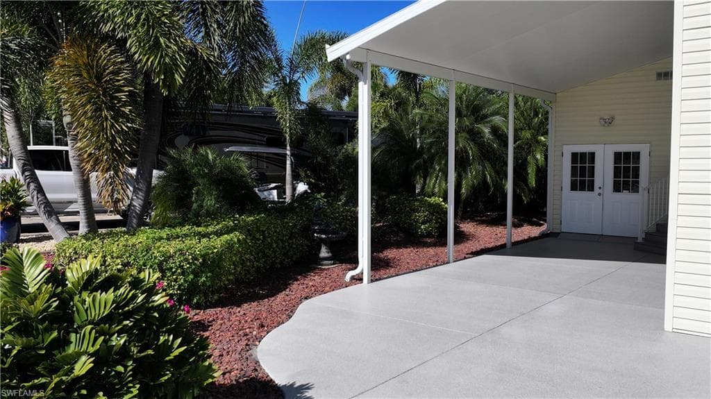 10015 Parkwood DR, FORT MYERS FL 33905-7