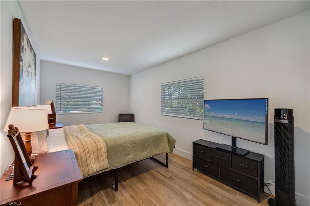 2432 Lake AVE, NAPLES FL 34112-22