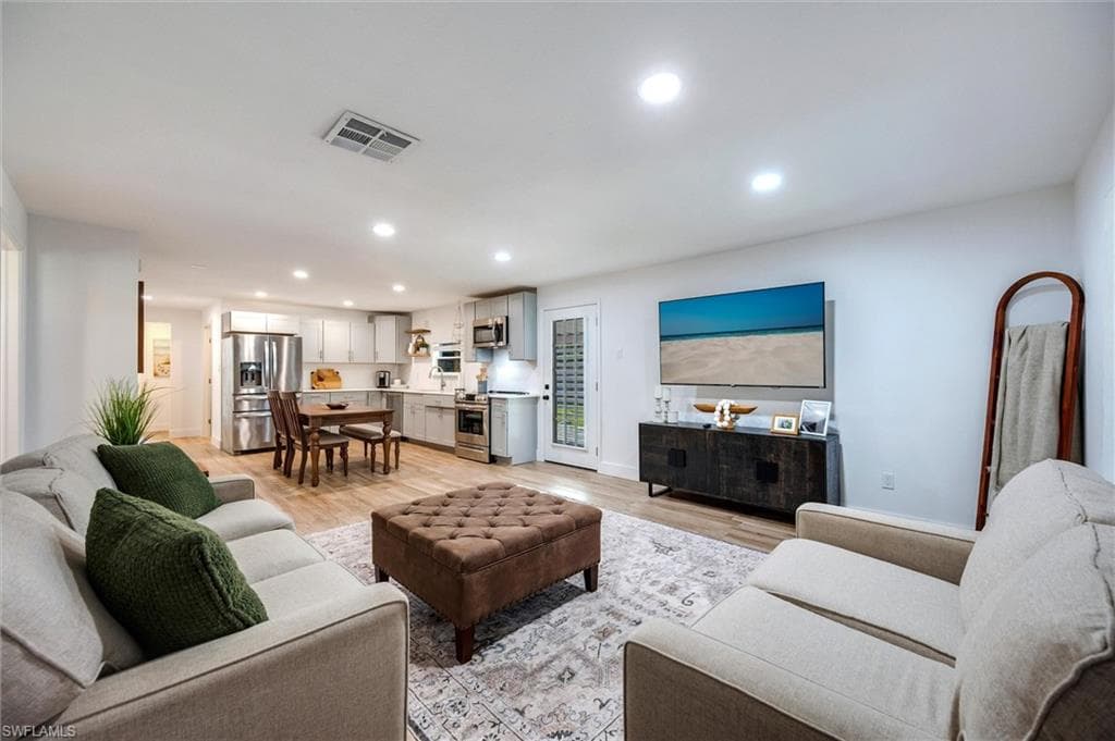 2432 Lake AVE, NAPLES FL 34112-5