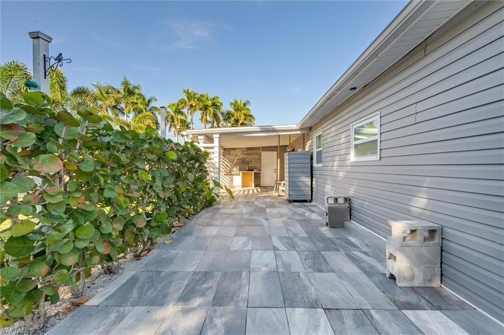 2432 Lake AVE, NAPLES FL 34112-27