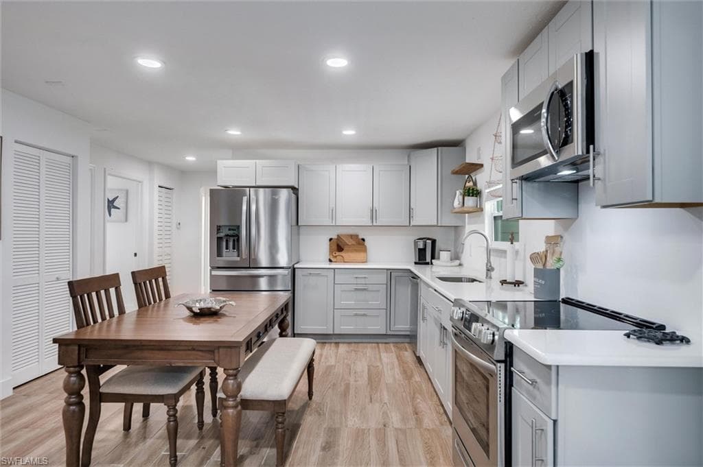 2432 Lake AVE, NAPLES FL 34112-8