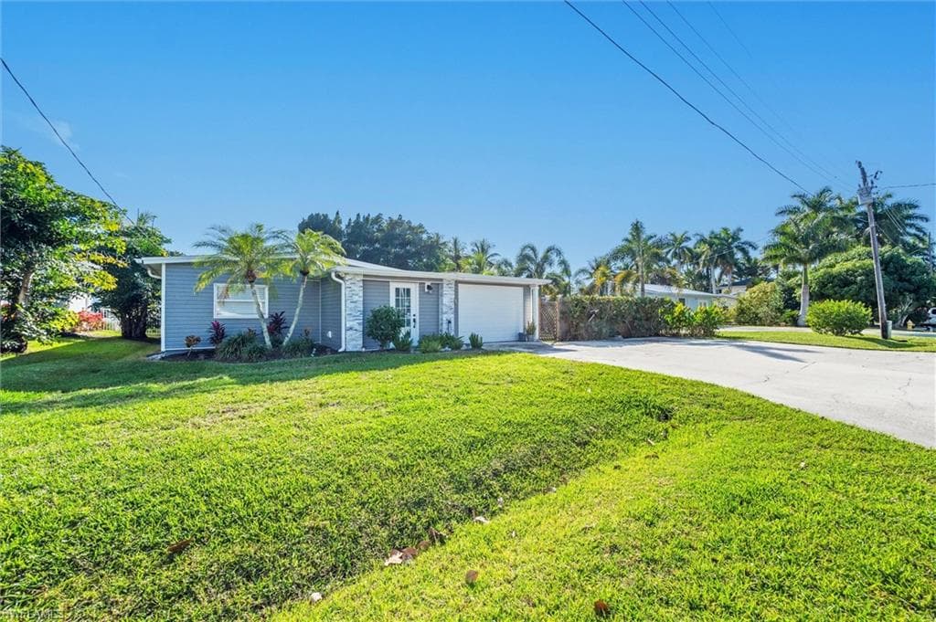 2432 Lake AVE, NAPLES FL 34112-29