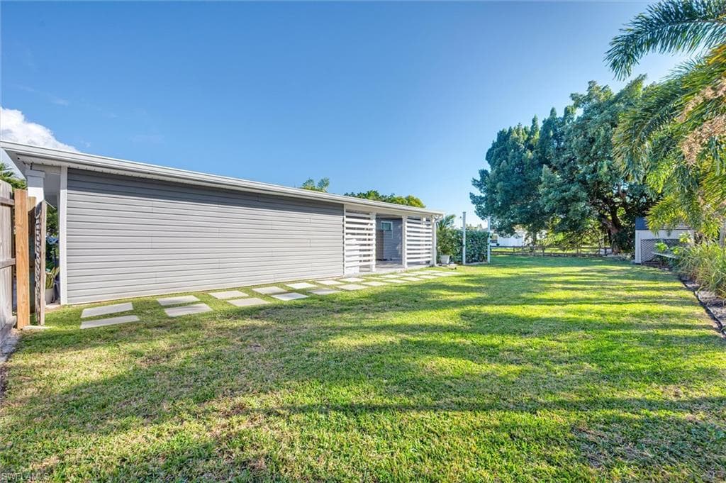 2432 Lake AVE, NAPLES FL 34112-33