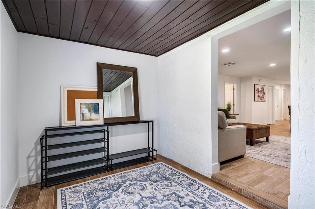 2432 Lake AVE, NAPLES FL 34112-3