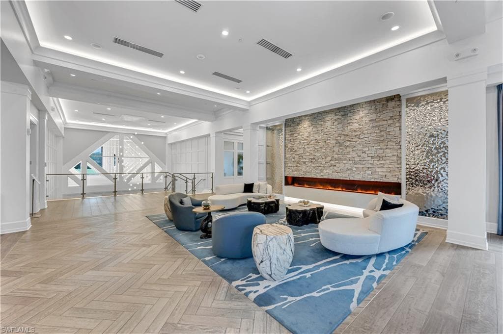 12033 Covent Garden CT 2403-16