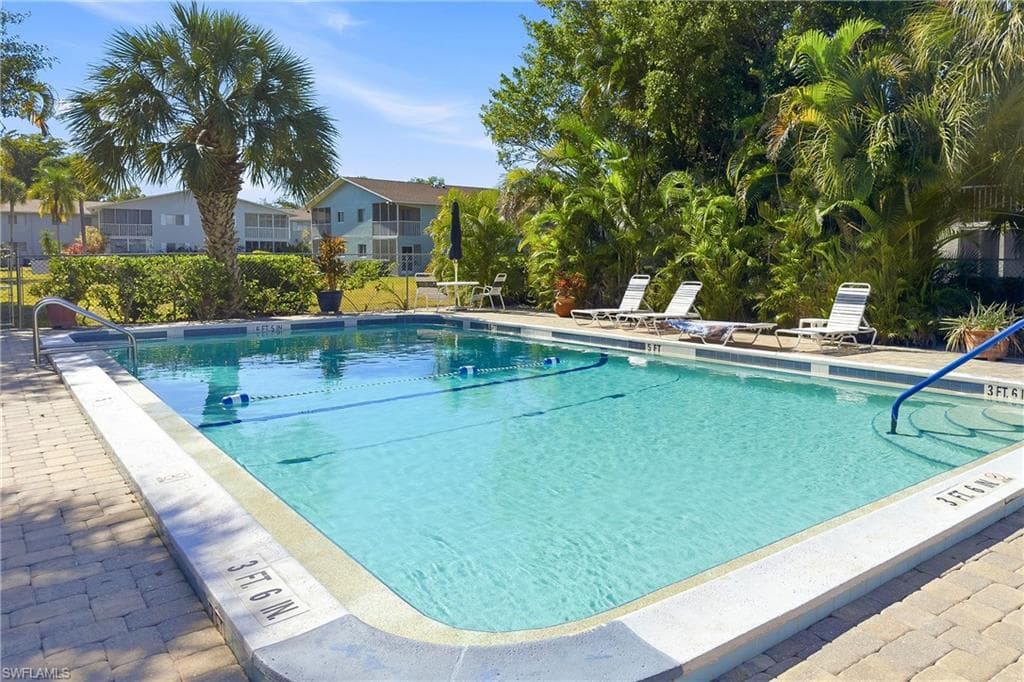 8071 Country RD # 204, FORT MYERS FL 33919-24
