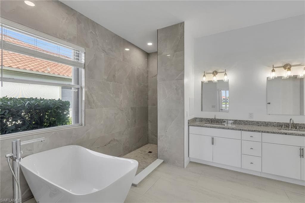 11099 Sea Tropic LN, FORT MYERS FL 33908-18