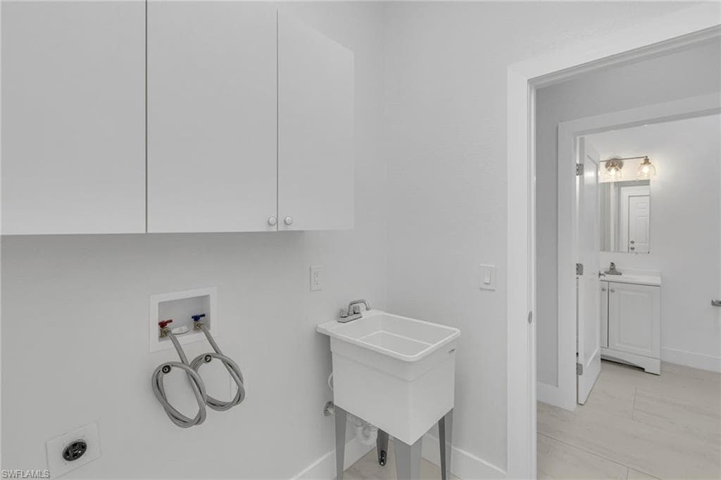 11099 Sea Tropic LN, FORT MYERS FL 33908-30