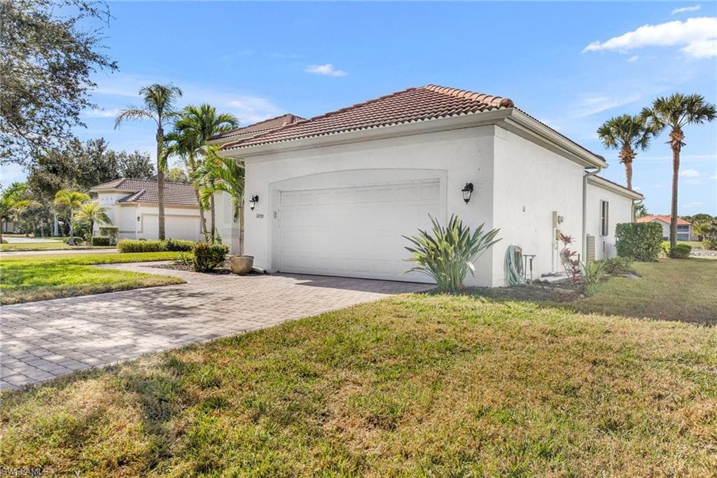 11099 Sea Tropic LN, FORT MYERS FL 33908-37