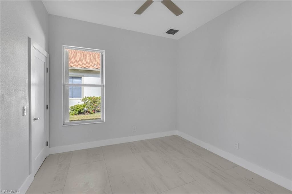 11099 Sea Tropic LN, FORT MYERS FL 33908-27