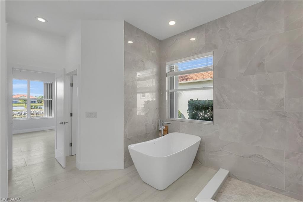 11099 Sea Tropic LN, FORT MYERS FL 33908-19