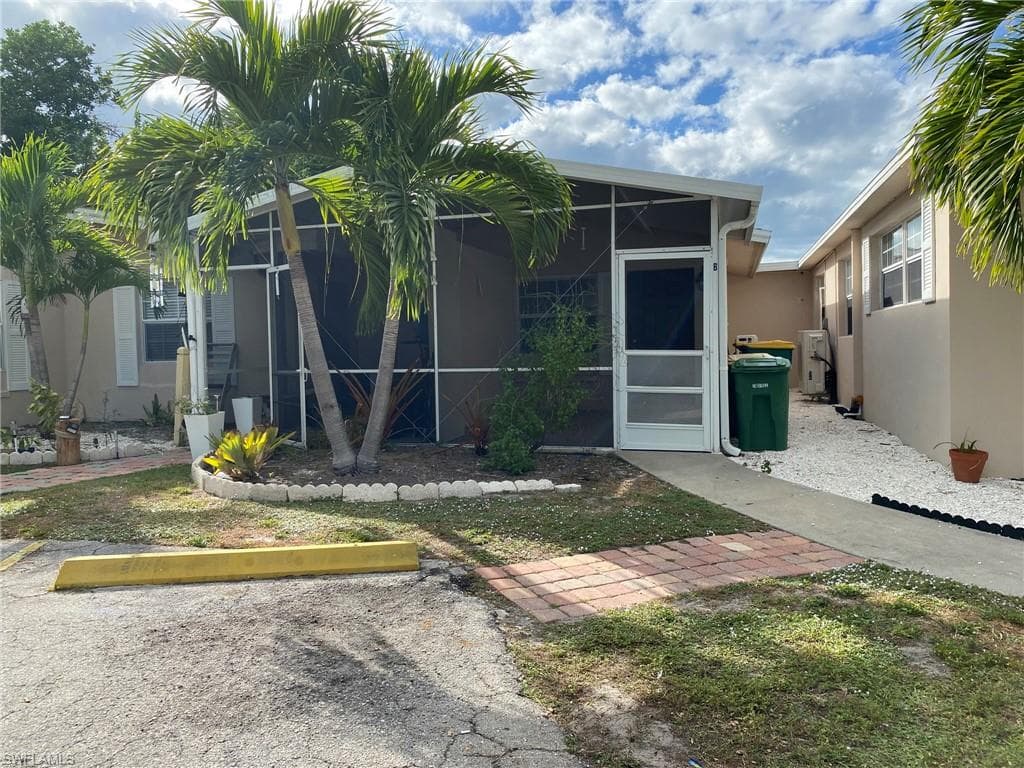 2084 Monroe AVE, NAPLES FL 34112-1