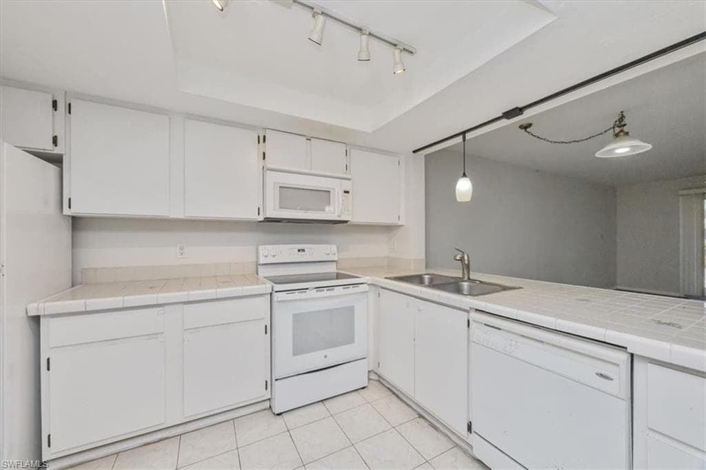 2350 Naples Trace CIR # 608, NAPLES FL 34109-5