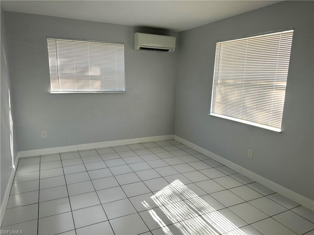 9805/9807 Montana CT, BONITA SPRINGS FL 34135-26
