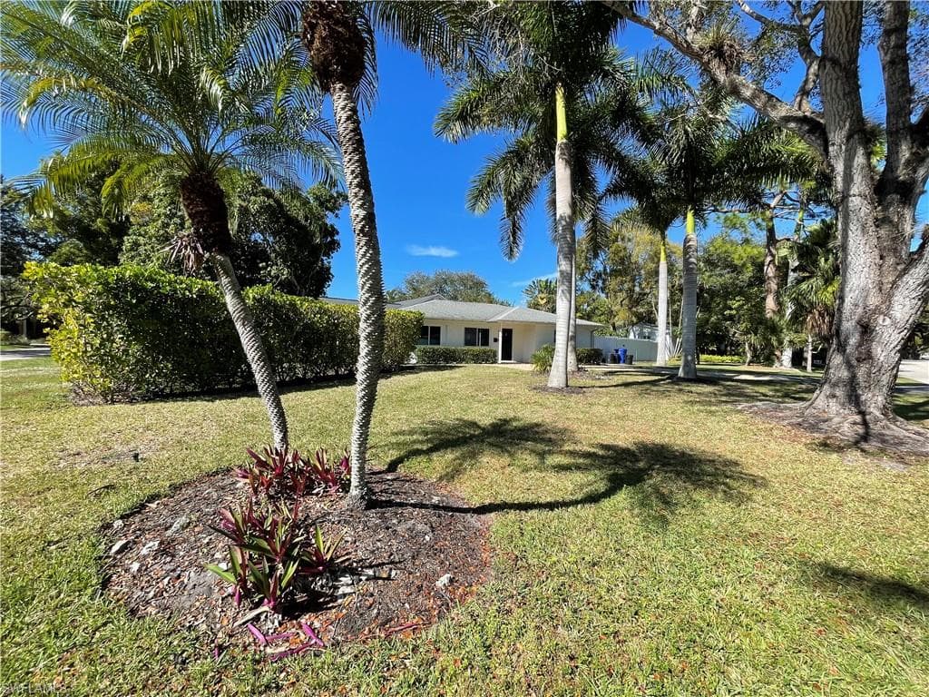 905 13th ST N, NAPLES FL 34102-22