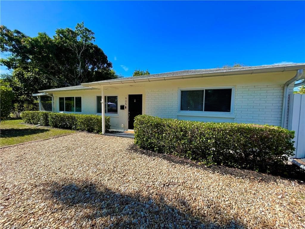 905 13th ST N, NAPLES FL 34102-1