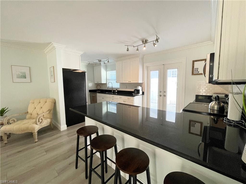 905 13th ST N, NAPLES FL 34102-5