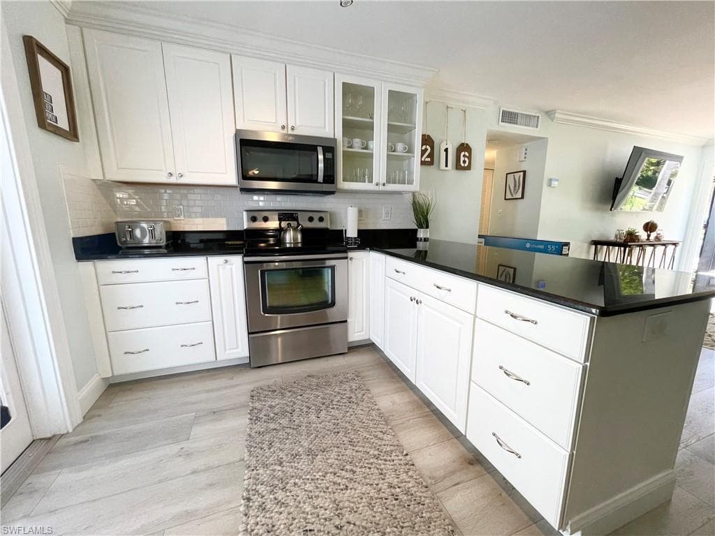 905 13th ST N, NAPLES FL 34102-4