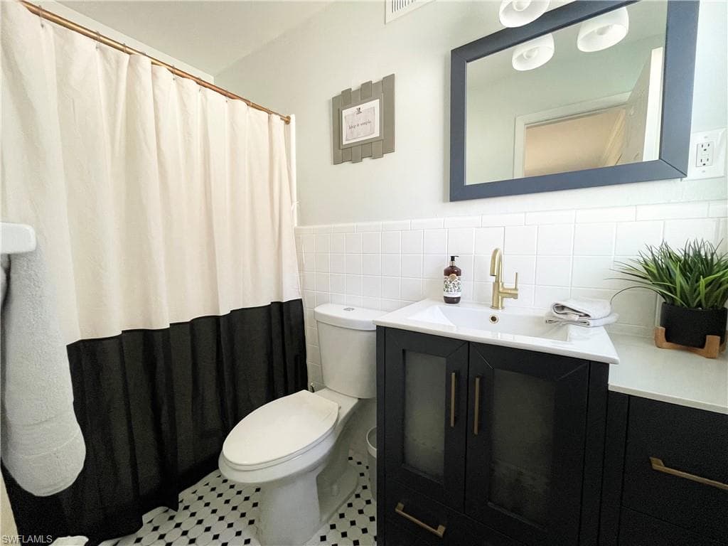 905 13th ST N, NAPLES FL 34102-17