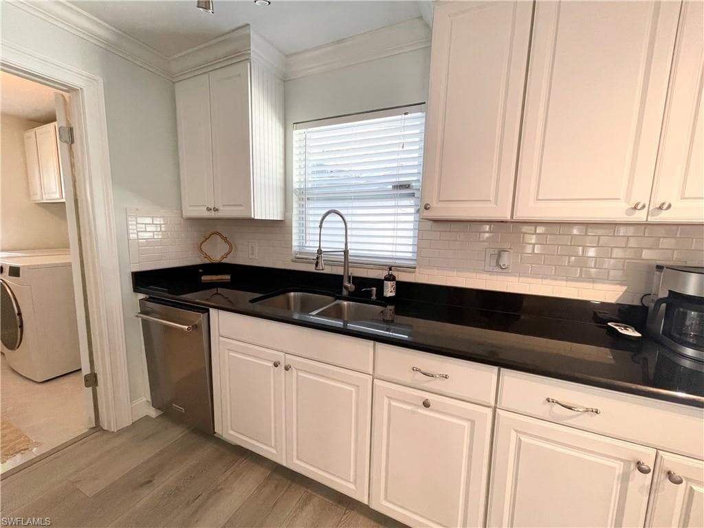 905 13th ST N, NAPLES FL 34102-7