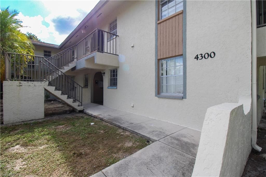 4300 Gulfstream DR # 2D, NAPLES FL 34112-19