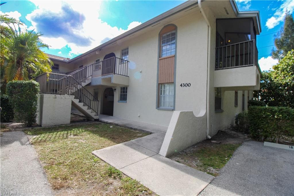 4300 Gulfstream DR # 2D, NAPLES FL 34112-23