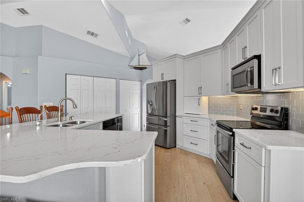 1331 Old Oak LN, NAPLES FL 34110-37