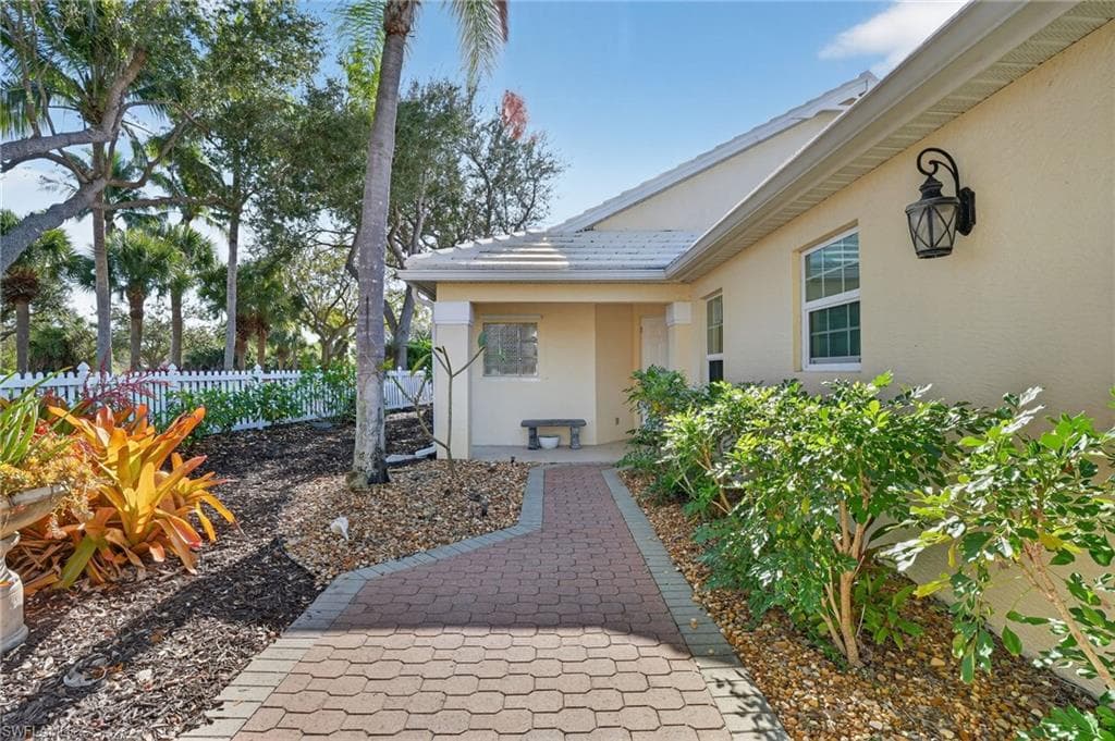 1331 Old Oak LN, NAPLES FL 34110-40
