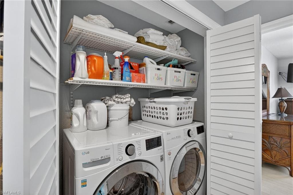 1331 Old Oak LN, NAPLES FL 34110-39