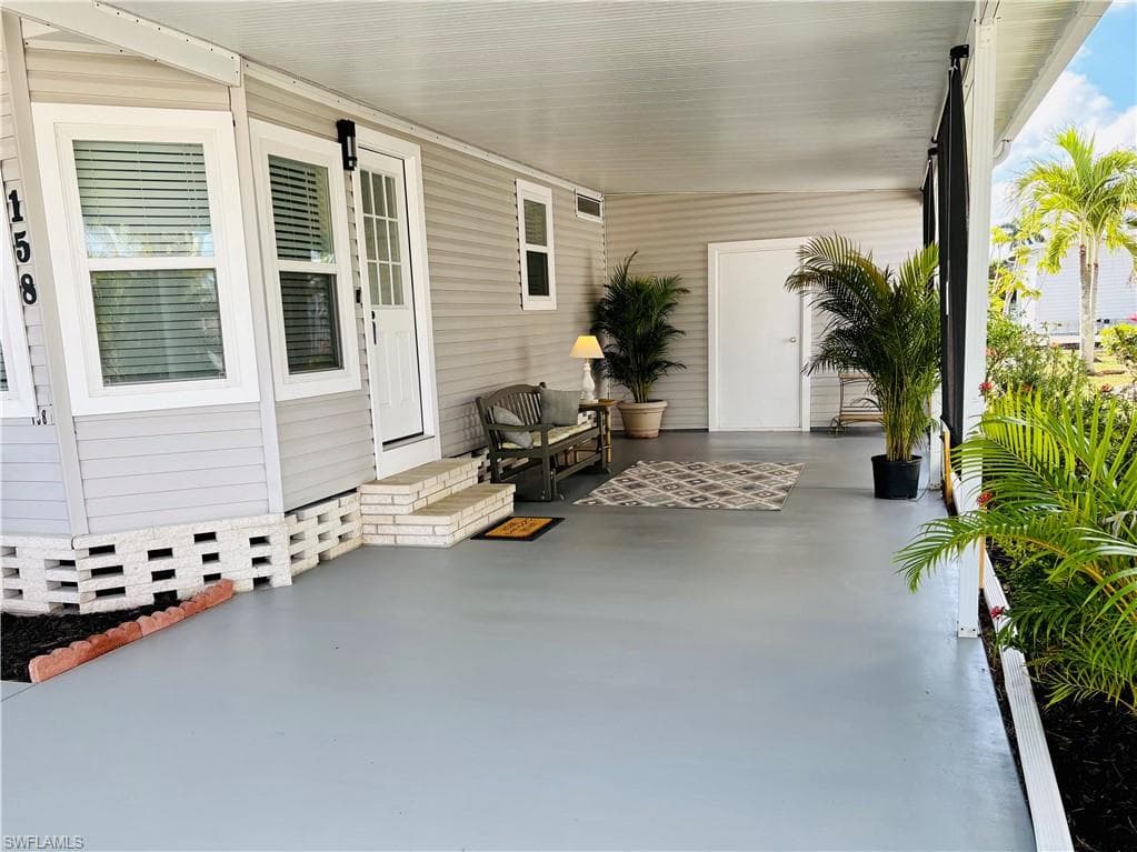 158 Seven Seas WAY # 158, NAPLES FL 34104-1