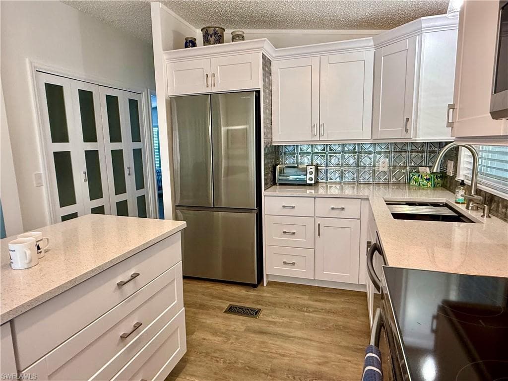 158 Seven Seas WAY # 158, NAPLES FL 34104-4