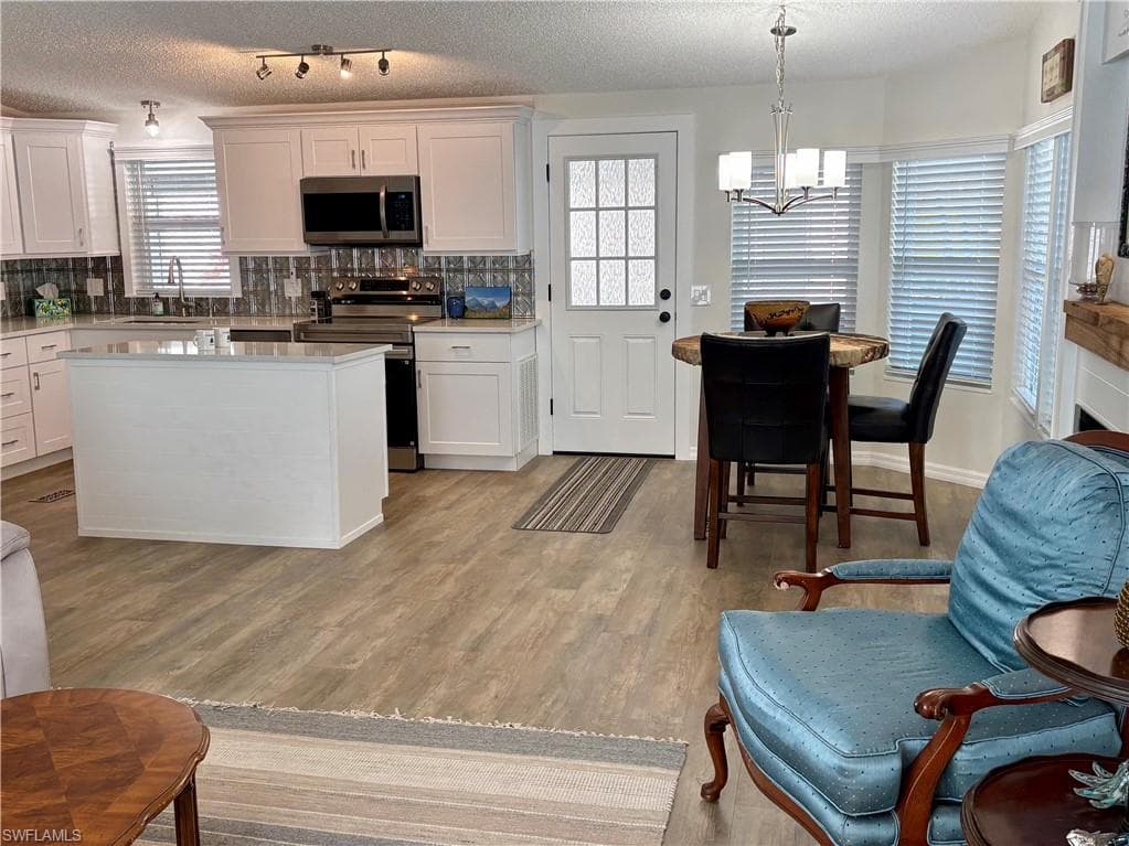 158 Seven Seas WAY # 158, NAPLES FL 34104-8