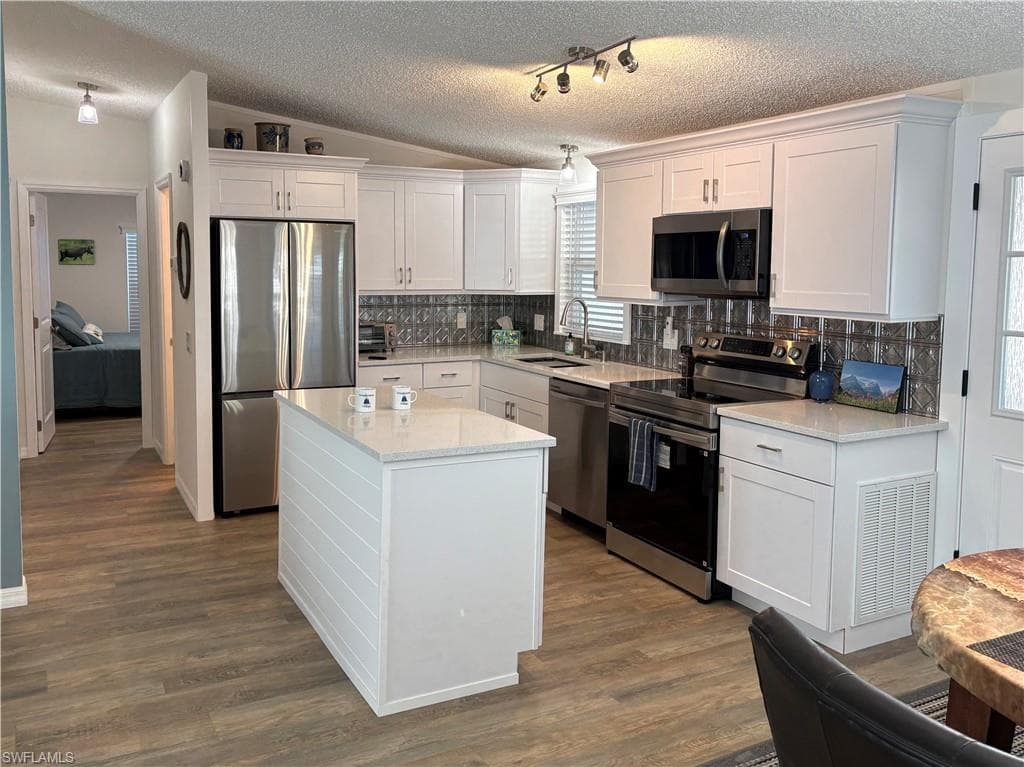 158 Seven Seas WAY # 158, NAPLES FL 34104-3