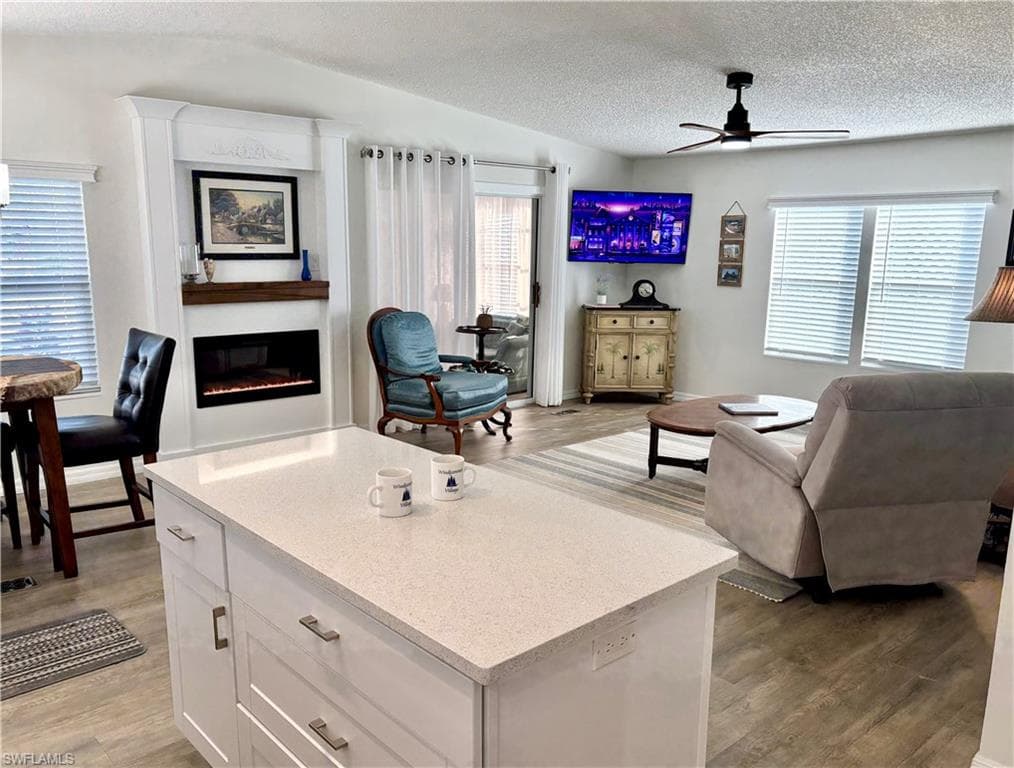 158 Seven Seas WAY # 158, NAPLES FL 34104-7
