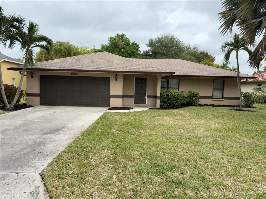 2237 River Reach DR, NAPLES FL 34104-26