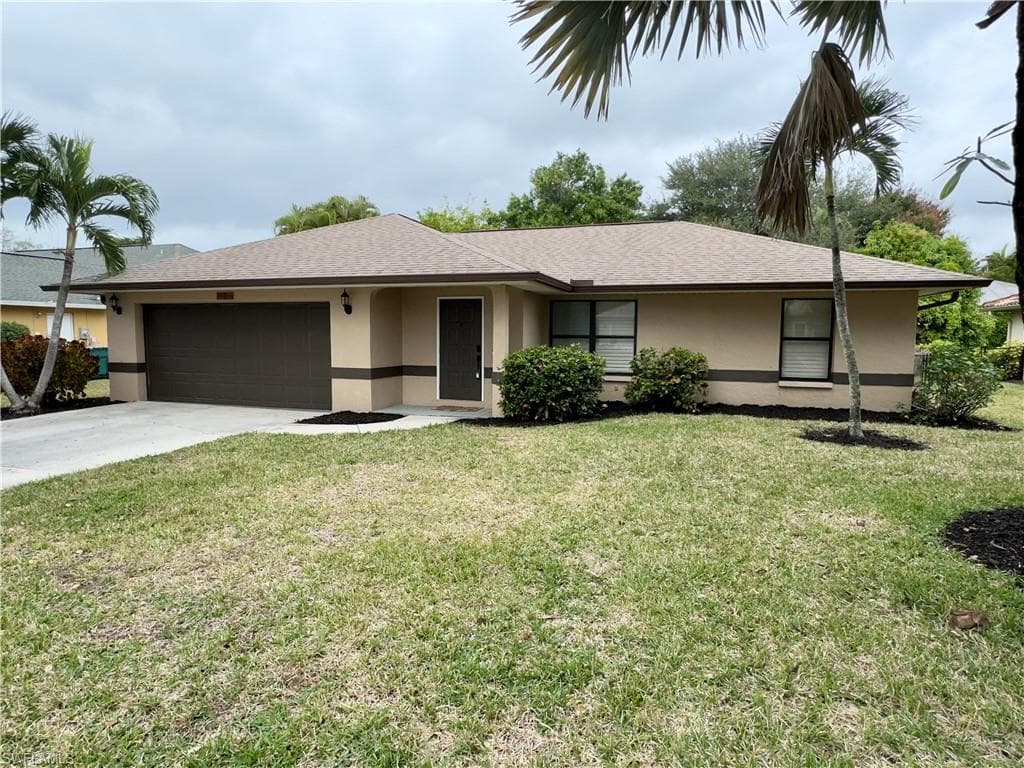 2237 River Reach DR, NAPLES FL 34104-27