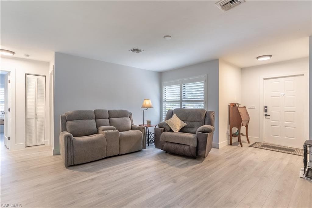 2237 River Reach DR, NAPLES FL 34104-3