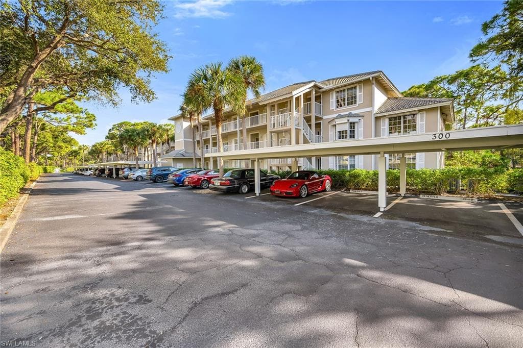 322 Sugar Pine LN # 322, NAPLES FL 34108-33